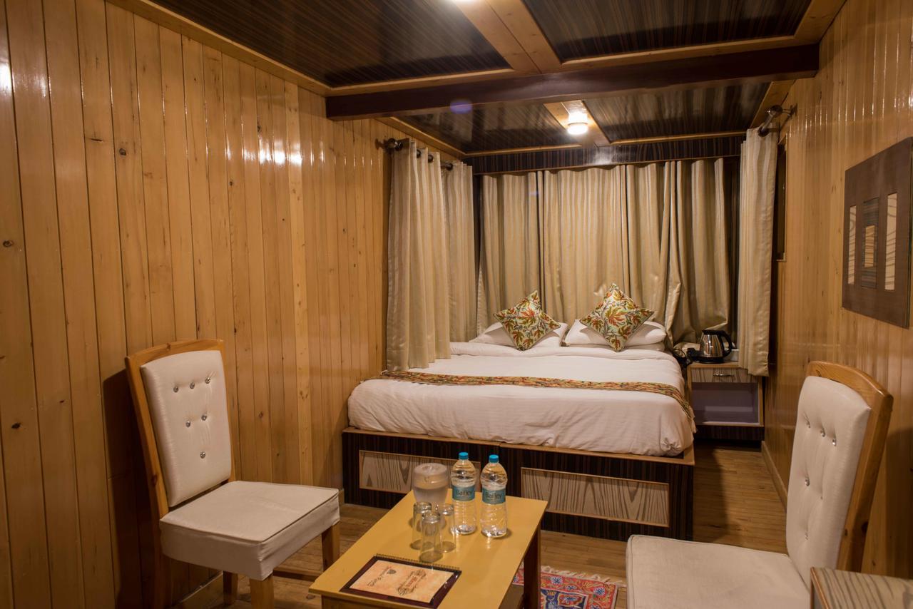 Hotel Imperial Resorts Sonāmarg Exteriör bild
